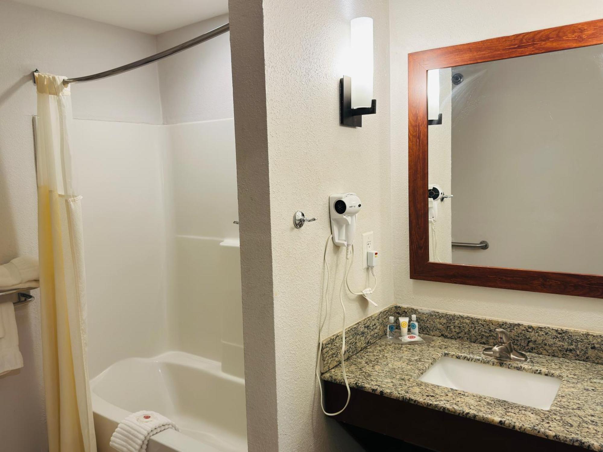 Comfort Suites Plymouth Near Us-30 Exterior foto